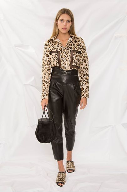 Roupas ESSENCIALE – gallerist