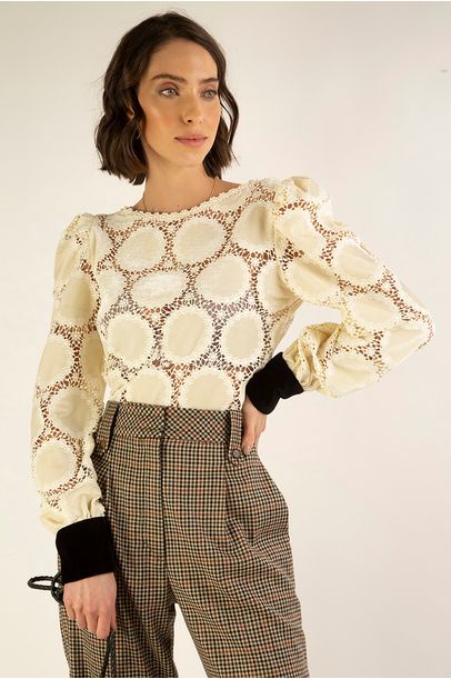 Roupas ESSENCIALE – gallerist